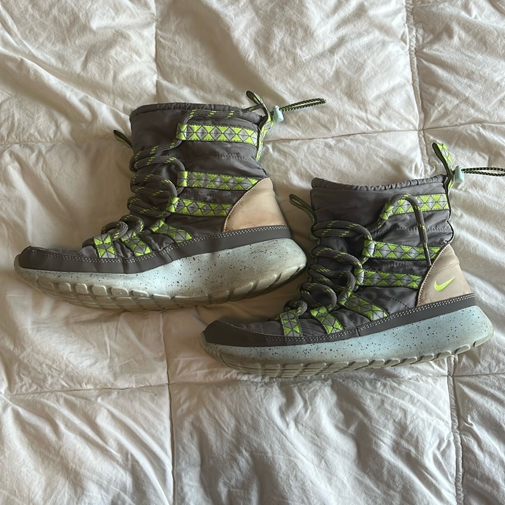 Nike Roshe Boots